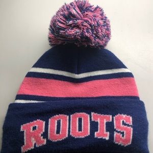 Roots Toddler tuque size 3-5 years